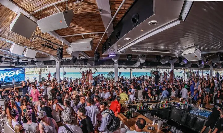 4 Hour Day Party at Beach Clubs in Mykonos