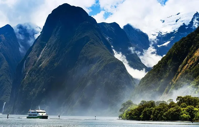 Milford Sound Cruise & Tours