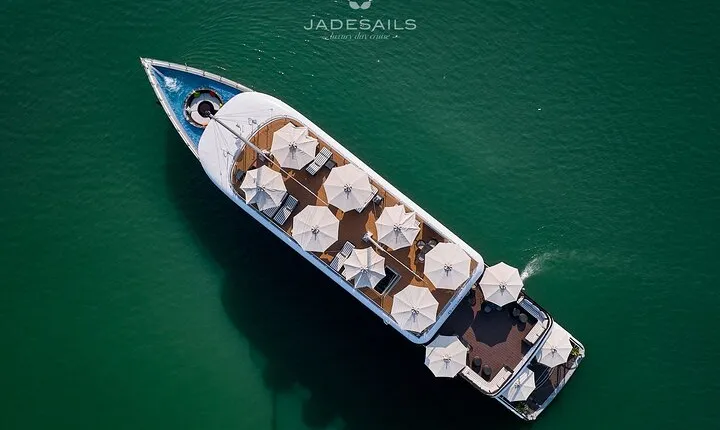 Hanoi: JadeSails- Luxury Day Cruise Discover Halong & Lan Ha Bay 