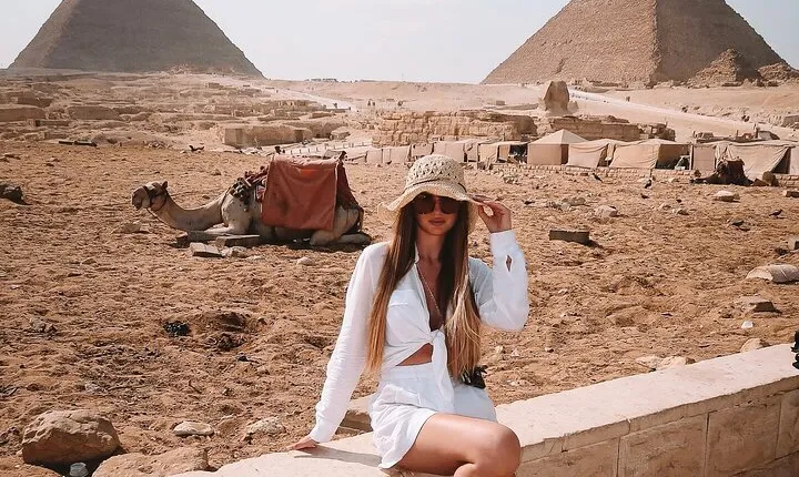 private day tour Giza pyramids and Sphinx from Cairo Giza hotels