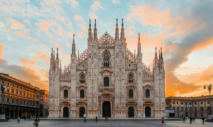 Milano Walking Tour with Audio and Written Guide by a Local