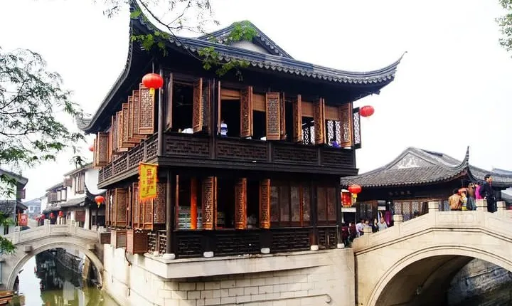 Private Shanghai Layover Tour to Nanxiang Ancient Town
