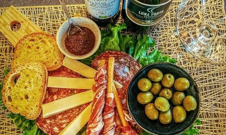 Chianti wine tasting, IGT, organic Tuscan oil
