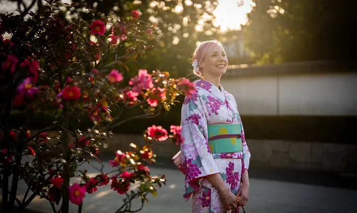 Tokyo Asakusa: Miu kimono rental + optional photo