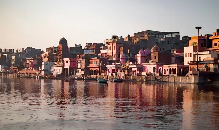 Best of Mathura & Vrindavan (Guided Halfday Sightseeing Tour by Car)