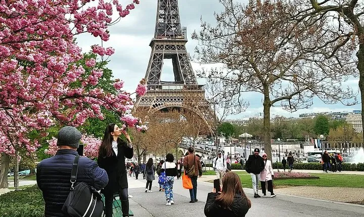 Leisurely Paris 5 Day Slow Travel Guided Tour in Paris 