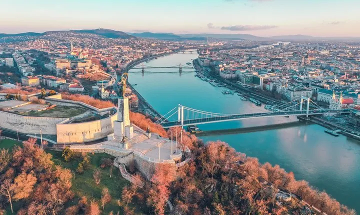 Explore Budapest in 90 minutes with a Local