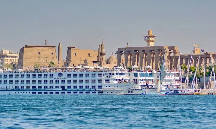 4-Day Nile Cruise; Aswan to Luxor with Abu Simbel & Hot Balloon