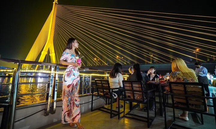 Luxurious White Orchid Dinner Cruise on the Bangkok River