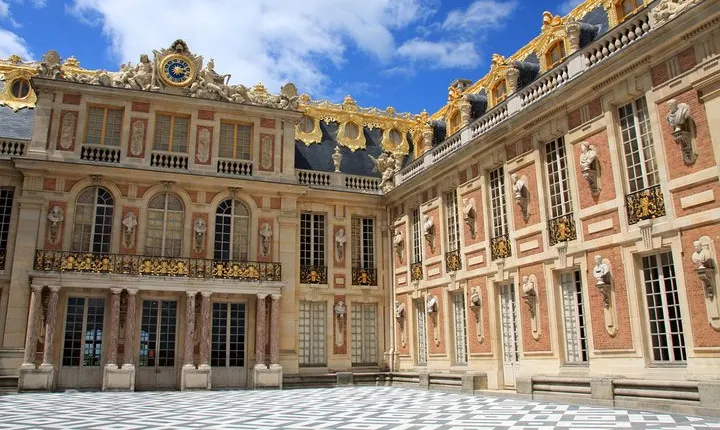 Versailles Palace & Gardens Tour with Transport from Paris