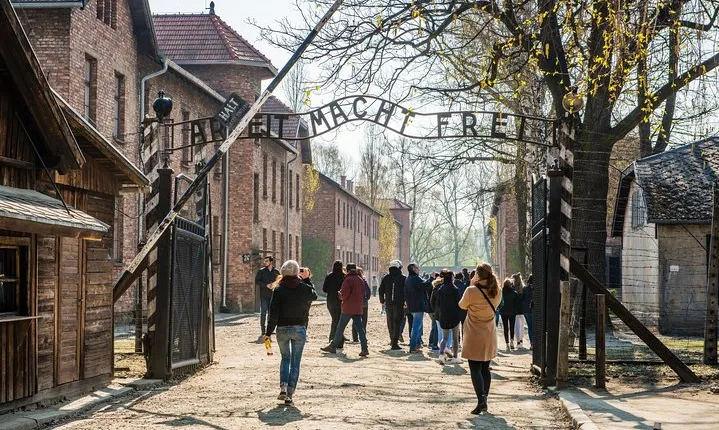 Auschwitz-Birkenau guided tour with near or hotel pickup