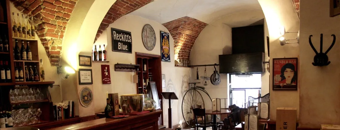 Wine tasting experience in Milan city centre