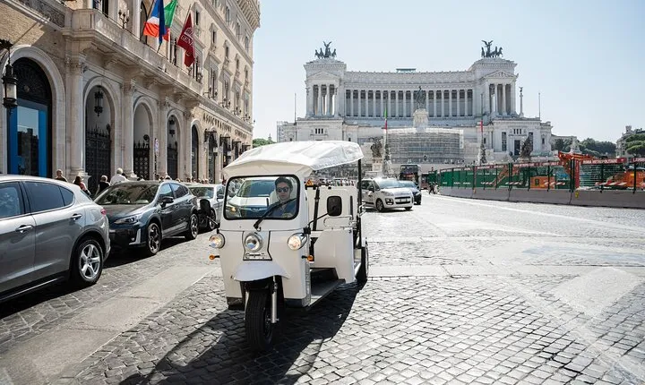 Rome 2h Tuk-tuk Tour with Prosecco & Hidden Gems