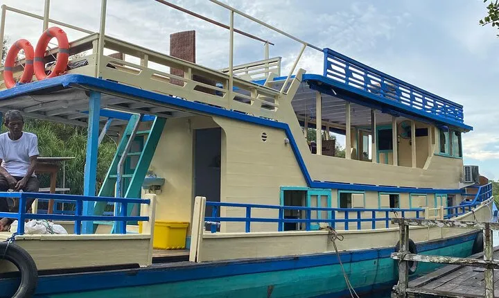 3 Days Deluxe Cabin Houseboat Orangutan Tanjung Puting