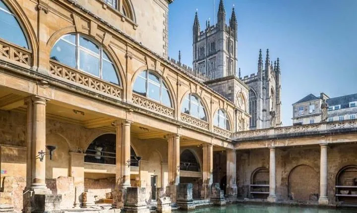 Private Transfer Service Bath City to London Heathrow Airport