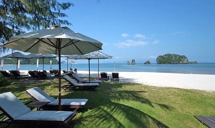 Private Tanjung Rhu Village and Mangroves by Boat in Langkawi