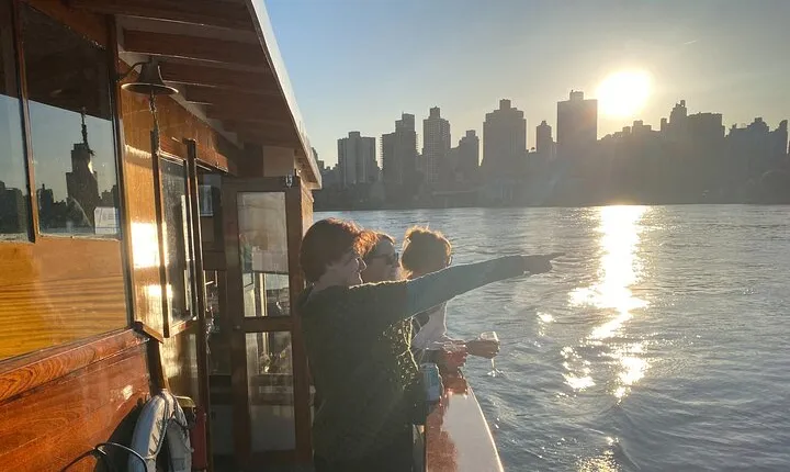 New York Urban Wildlife Sunset Boat Tour