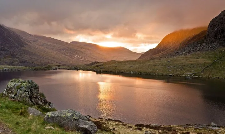 From London: North Wales, Snowdonia, Caernarfon Castle Rail Tour