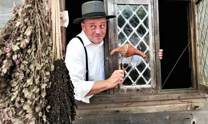 2.5-Hour Salem History & Sightseeing Guided Walking Tour