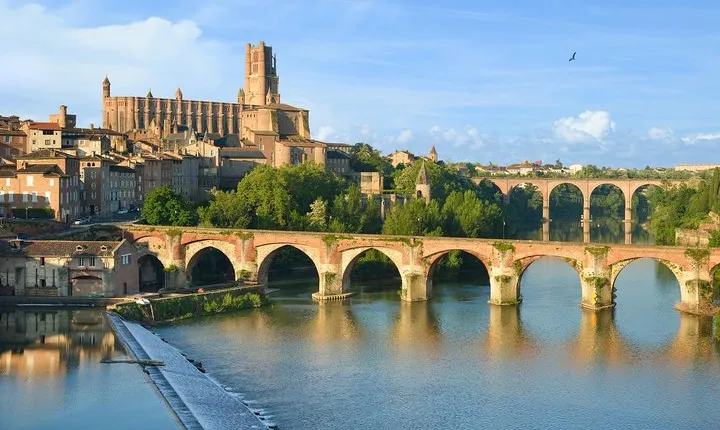 Toulouse : Albi and Cordes/Ciel Day Trip with audio guides