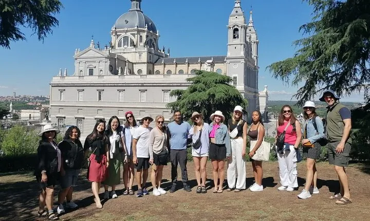 Madrid Essential: Historic Center, Plaza Mayor & Royal Palace