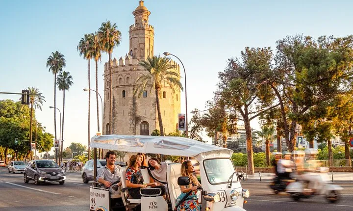 Express Tour of Seville in Private Eco Tuk Tuk