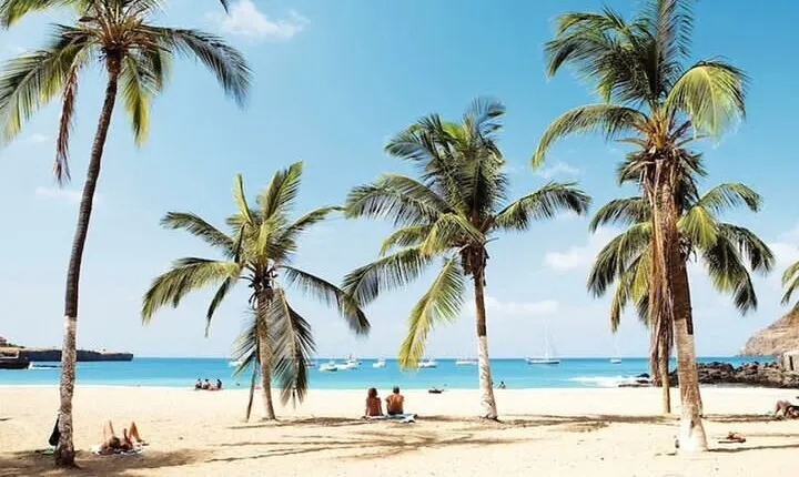 Discover Santiago island in 1 day