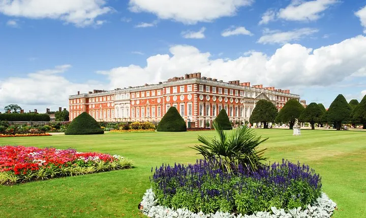Hampton Court Palace & Garden Maze, Private Tour Admission with Audio Guides