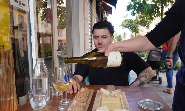 Nice tasting with 2 wines 2 cheeses and 2 cold cuts