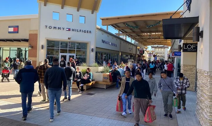 Private Shopping Tour from Dallas to Tanger Outlets Fort Worth