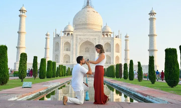 Delhi: Taj Mahal & Agra Day Tour by Superfast Train All Inclusive