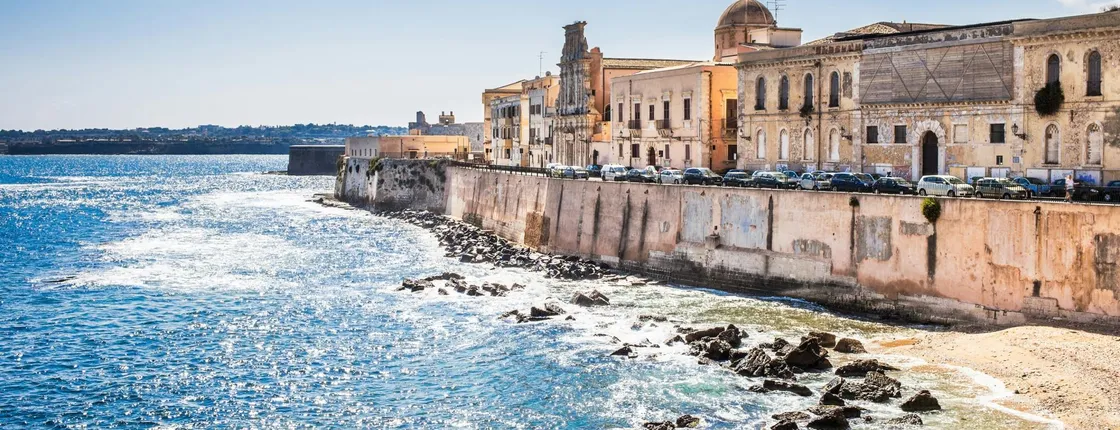 Private 90-minute boat tour, Ortigia Island and its sea caves