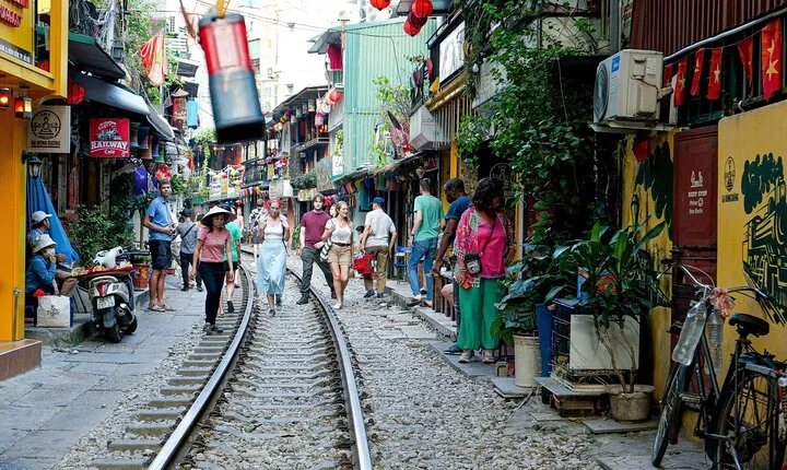 Hanoi Private Sightseeing Tour: Local Culture and Train Street