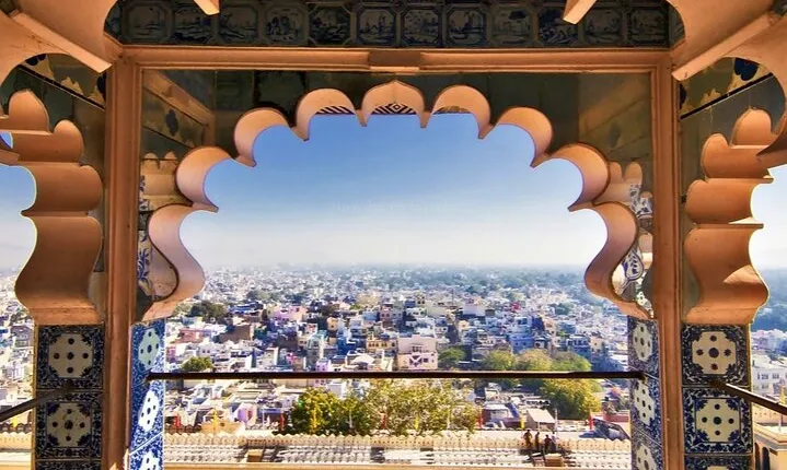 Private Udaipur Sightseeing Tour by Tuk-Tuk or Car with Driver