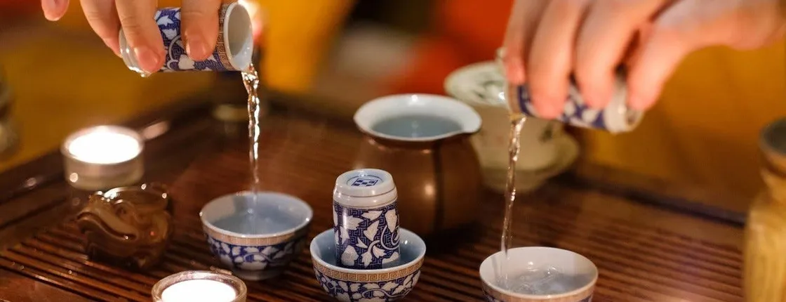 Georgian tea tasting and walking tour in Tbilisi