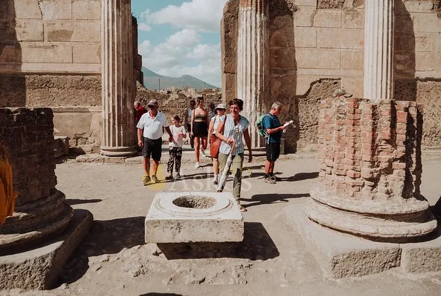Pompeii and Herculaneum Private Walking Tour with an Archaeologist