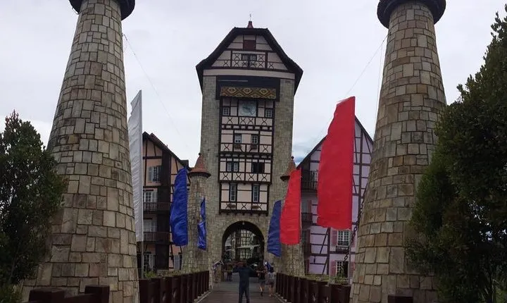 Bukit Tinggi French Village and Genting Highlands tour from Kuala Lumpur