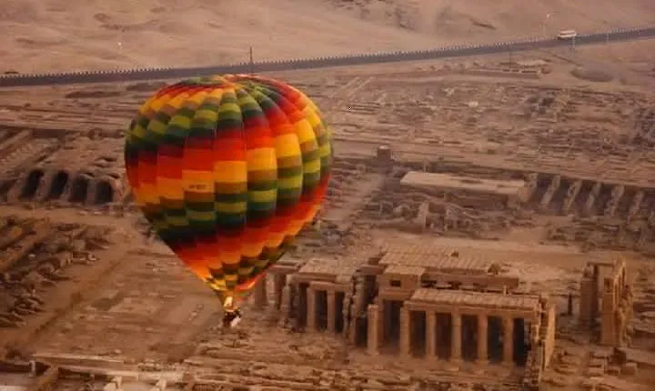 Sunrise Hot Air Balloon Ride Experience in Luxor