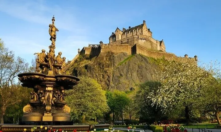Edinburgh Must-See Attractions Walking Tour With A Guide