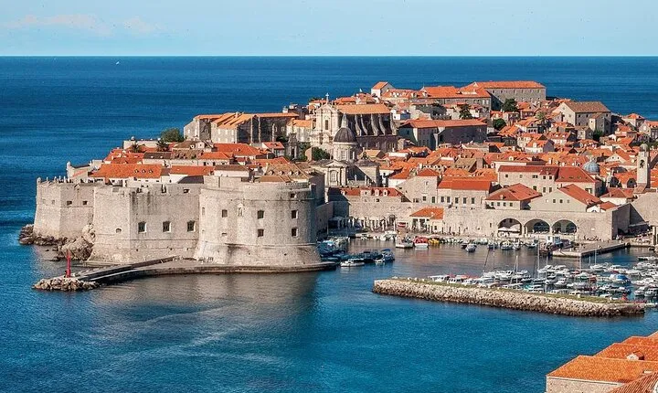 Private: Dubrovnik-Zagreb or Zagreb -Dubrovnik with Stop in Split