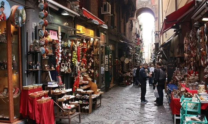 Walk through Naples Historic District - Passeggiata a Napoli