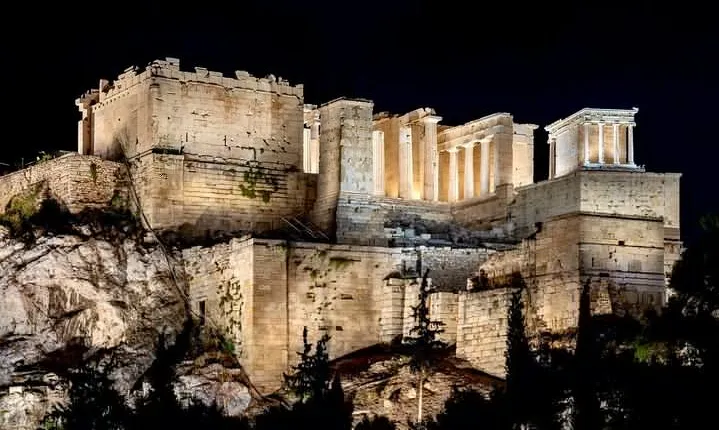 Night Tour of the City of Athens with Guide in Spanish