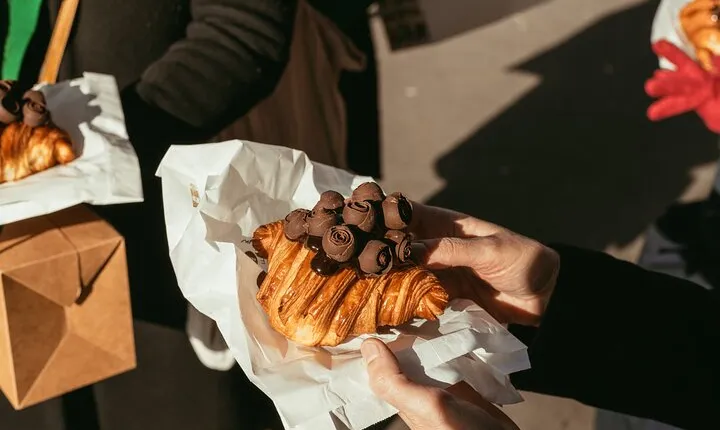A Morning in Paris Food Tour: Croissants, Baguettes & Chocolate