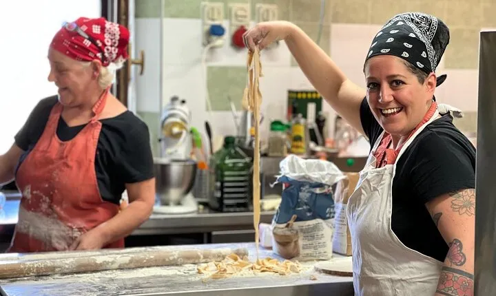 Cooking Class in the Chianti Countryside with San Gimignano Visit