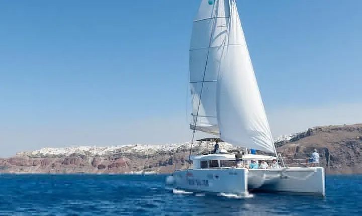 Santorini Small-Group Catamaran Sailing Trip(BBQ,drinks, transfer)