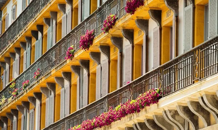 San Sebastian SIGHTSEEING and PINTXOS - Private Cultural & Gastronomic Adventure