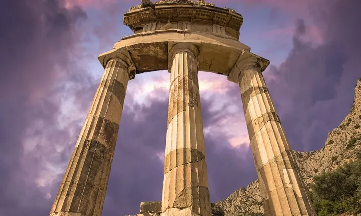 Athens to Delphi & Arachova private exclusive Day Tour