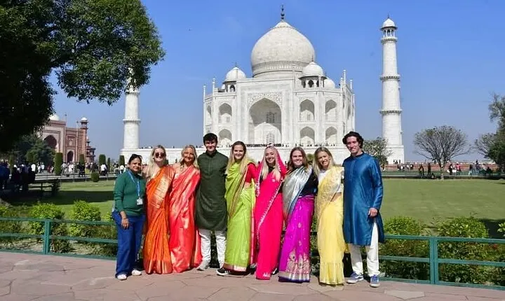 Taj Mahal Tour With Professional Photographer With Rental Saree