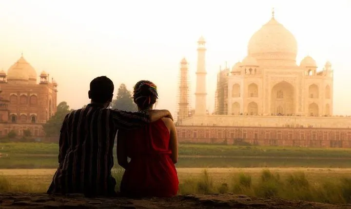 Discover india's Famous 6 Days Golden Triangle tour with Taj mahal