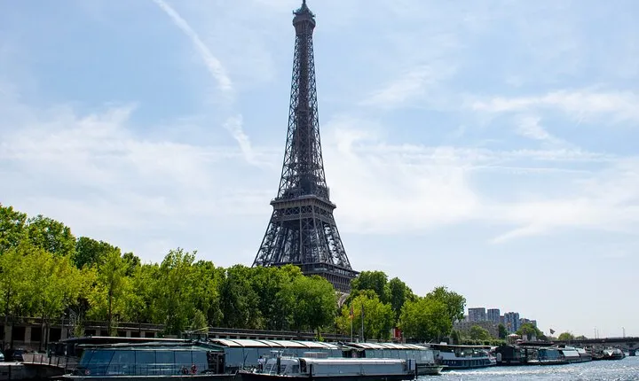 Paris City Walking Tour: See the Top 5 Highlights in a Day